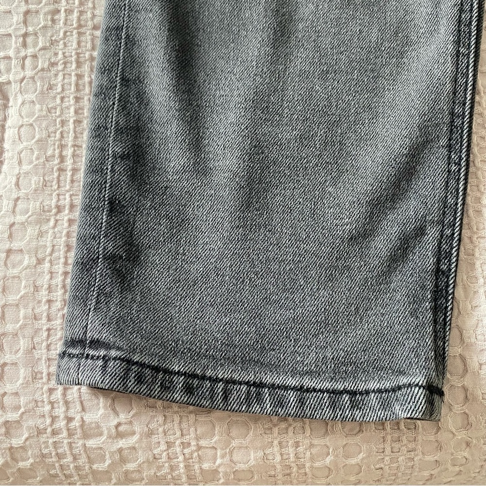 American Eagle High Waisted Mom Jean Black Washed Grey Sz 2 Short Stretch - Picture 9 of 11